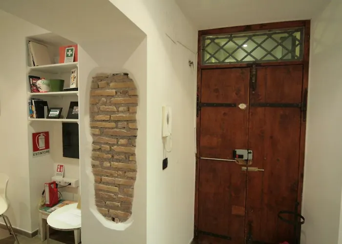 House Monti 1875 بيت ضيافة روما